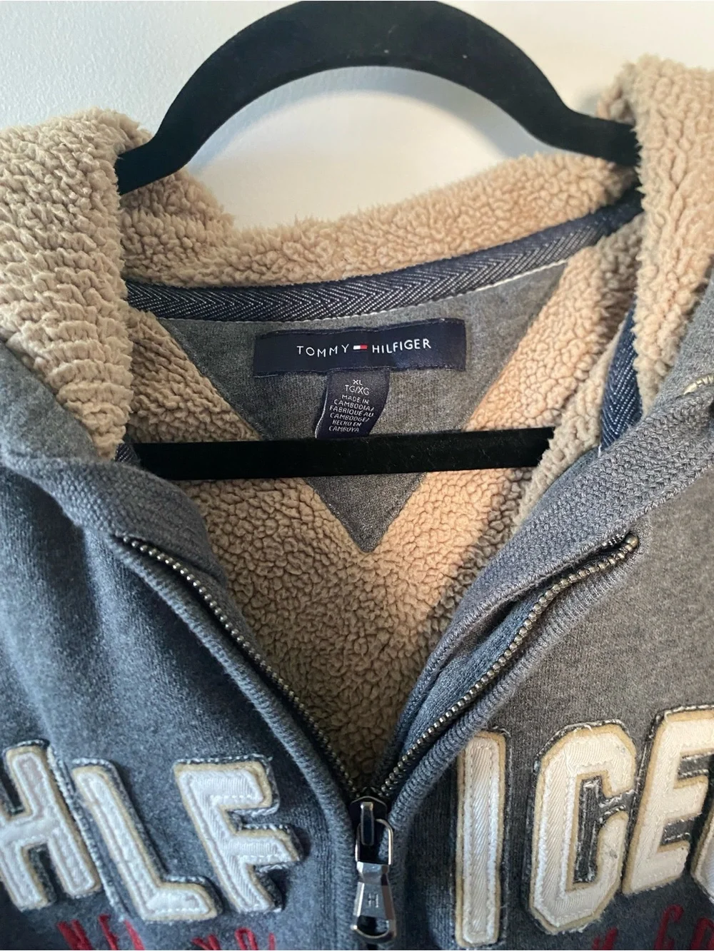 Tommy Hilfiger Men’s Gray Zip-Up Hoodie with Tan Sherpa Lining Size XL Gorpcore